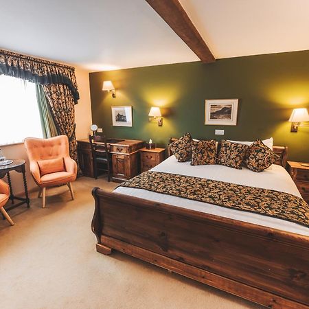 The Auberge Yaxley  Bagian luar foto