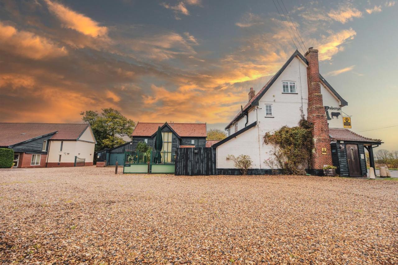 The Auberge Yaxley  Bagian luar foto