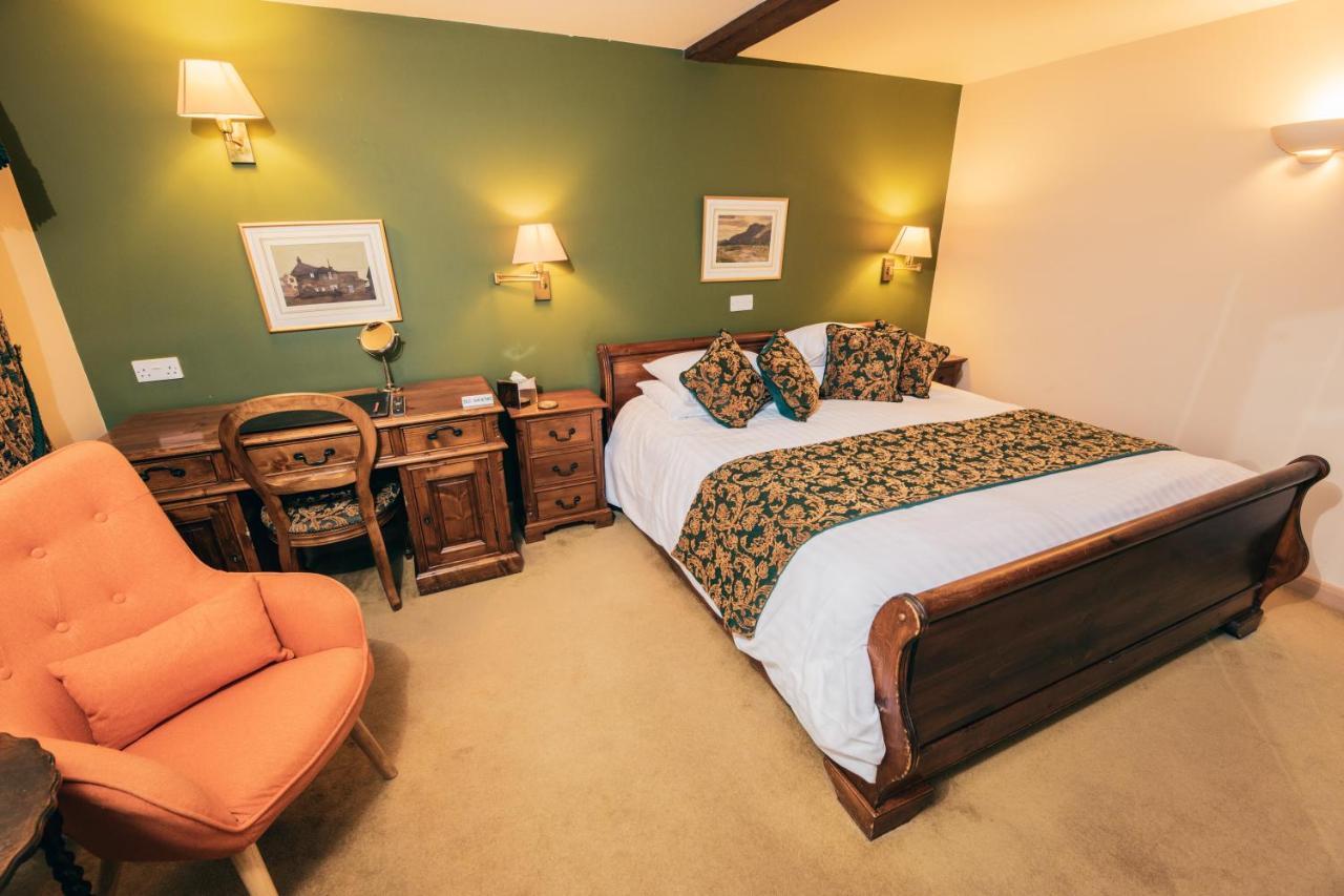 The Auberge Yaxley  Bagian luar foto