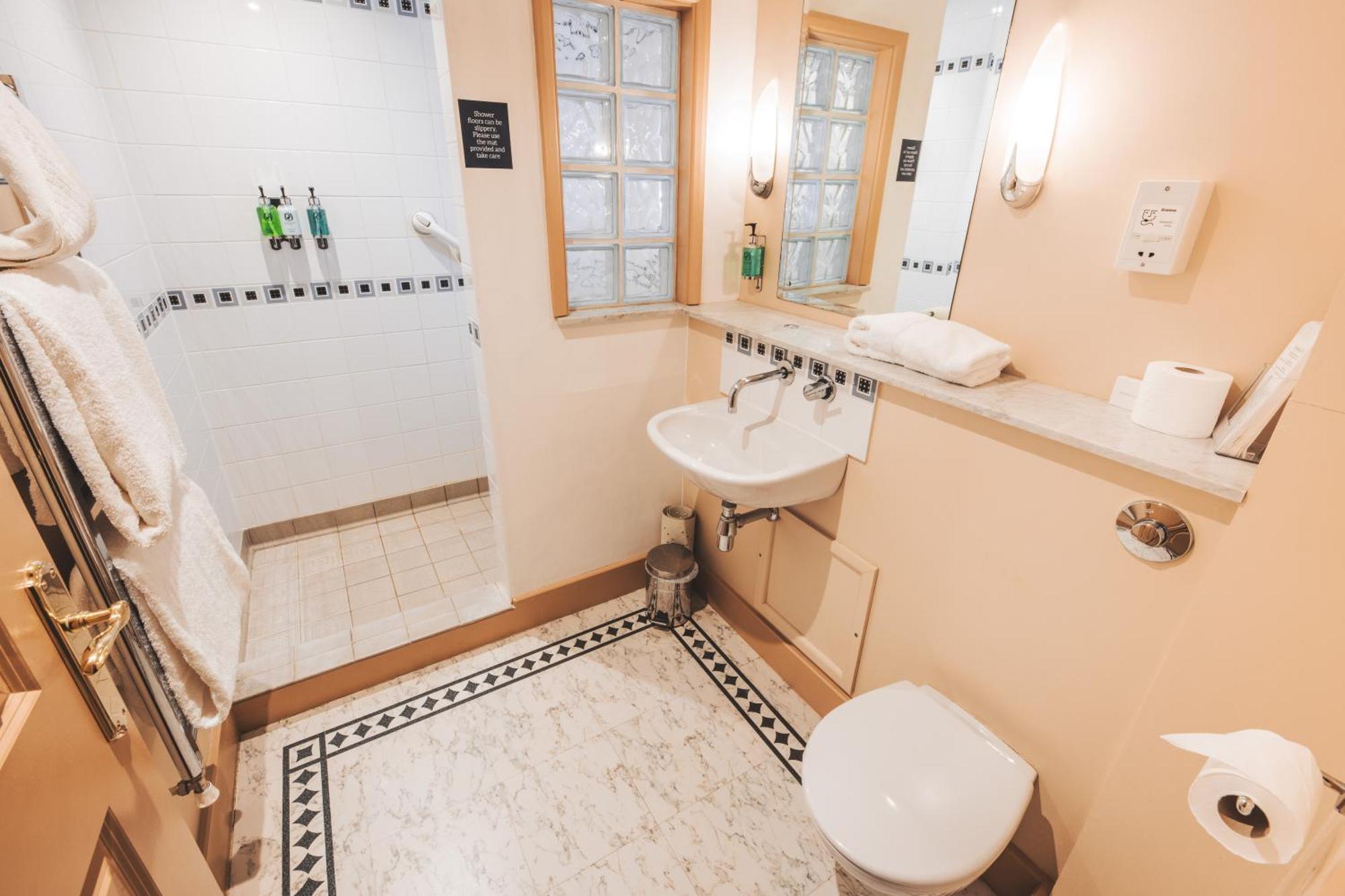 The Auberge Yaxley  Bagian luar foto