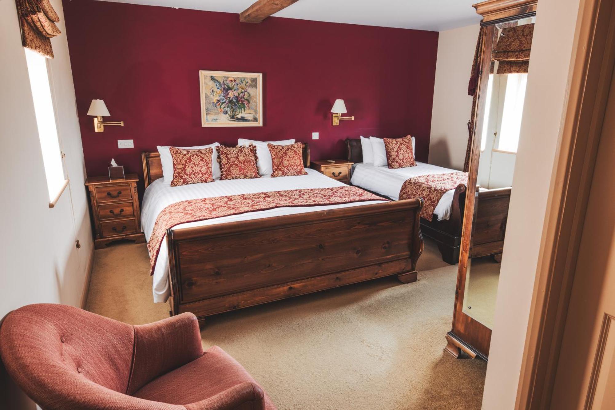 The Auberge Yaxley  Bagian luar foto
