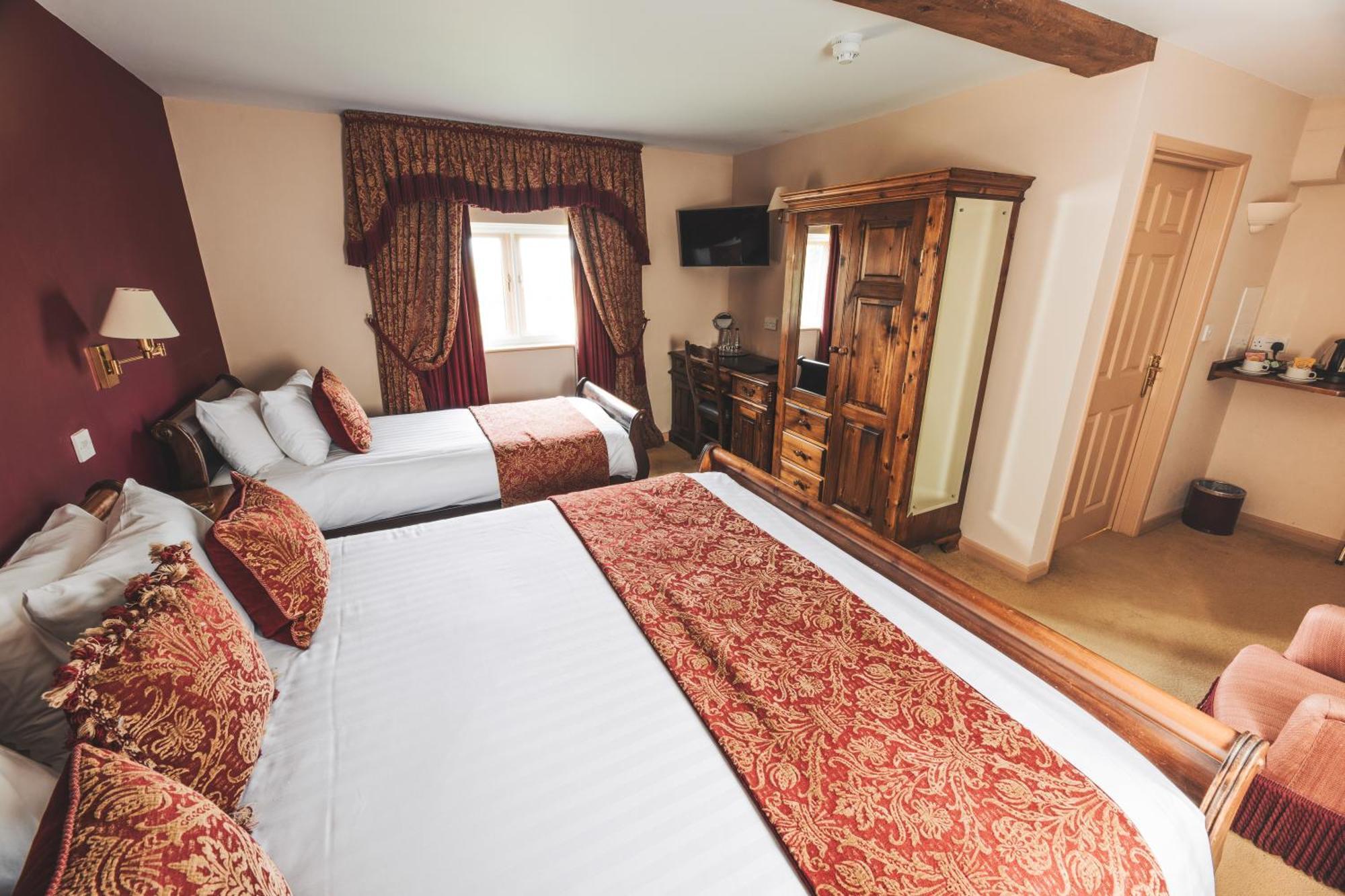 The Auberge Yaxley  Bagian luar foto