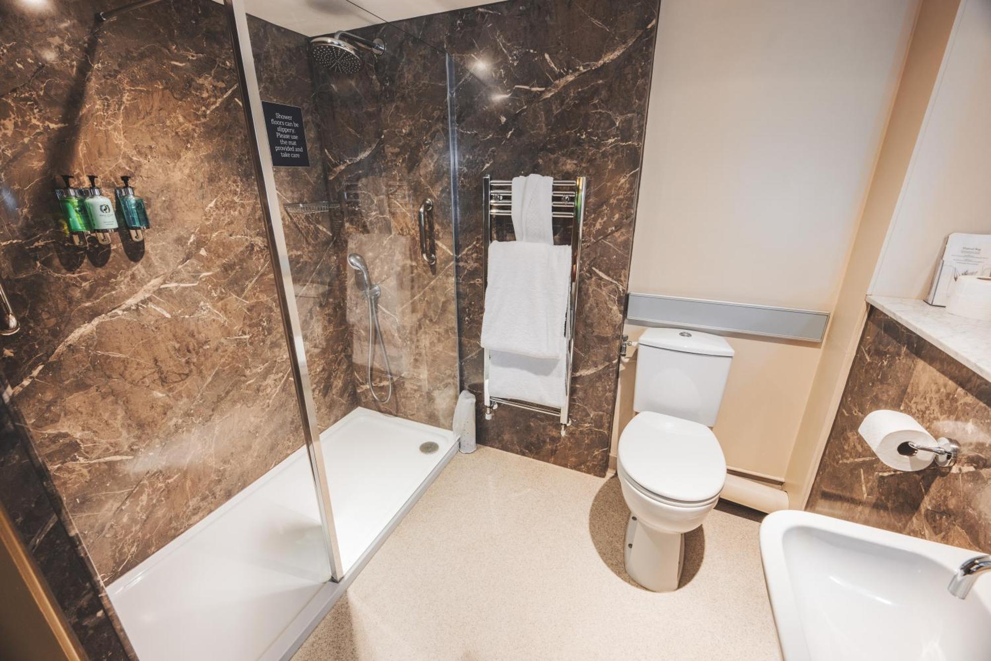 The Auberge Yaxley  Bagian luar foto