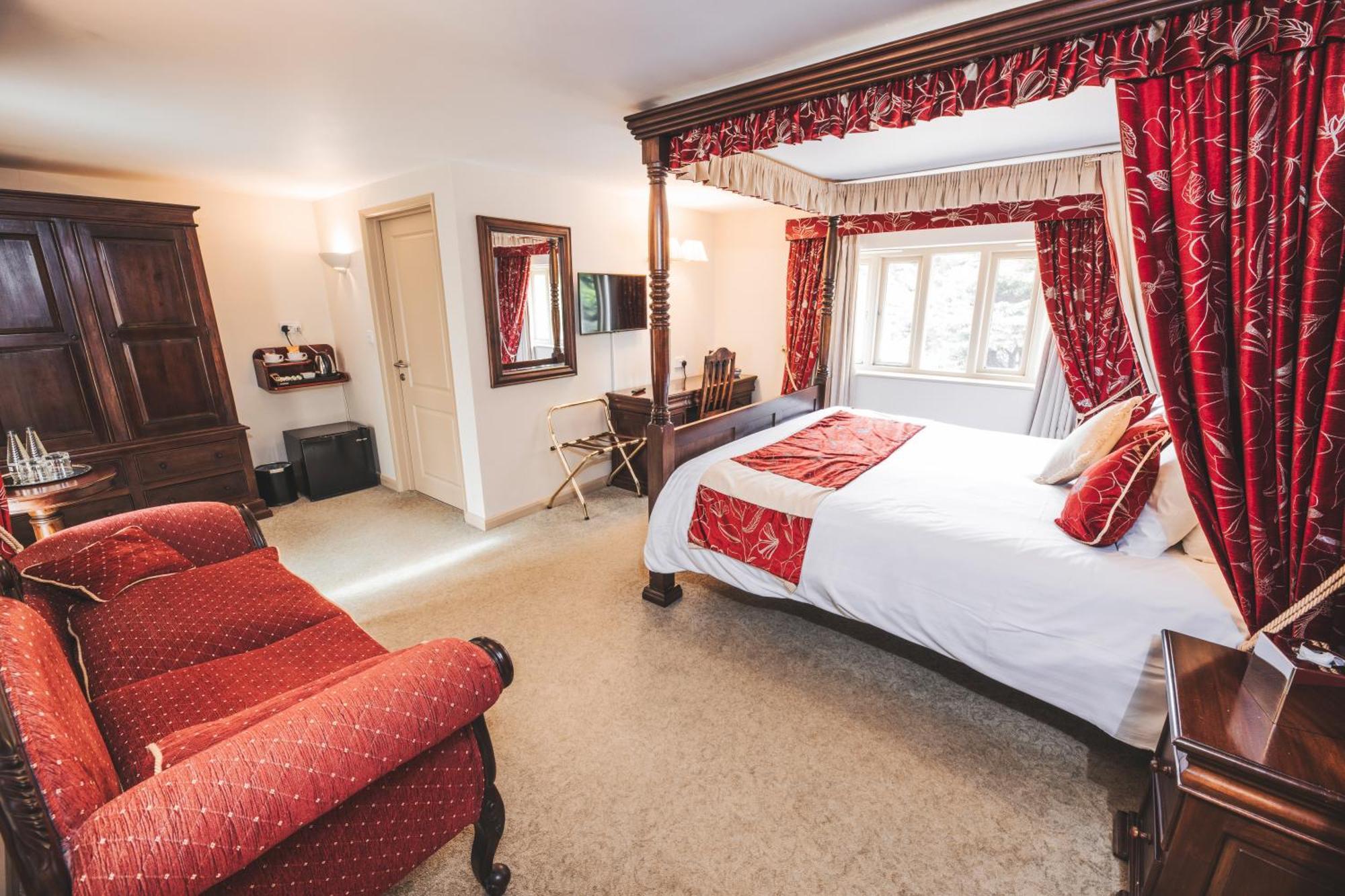 The Auberge Yaxley  Bagian luar foto